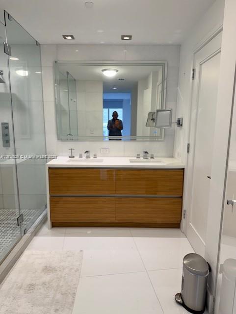 901 Brickell Key Boulevard, Unit 906 Miami, FL 33131 - Photo 28 of 60 a bathroom with a tub sink shower and mirror
