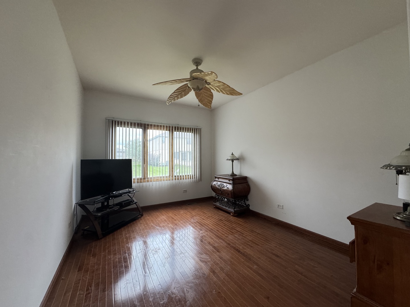 1008 Willow Road Matteson, IL 60443 - Photo 13 of 19 a living room with furniture wooden floor and a flat screen tv
