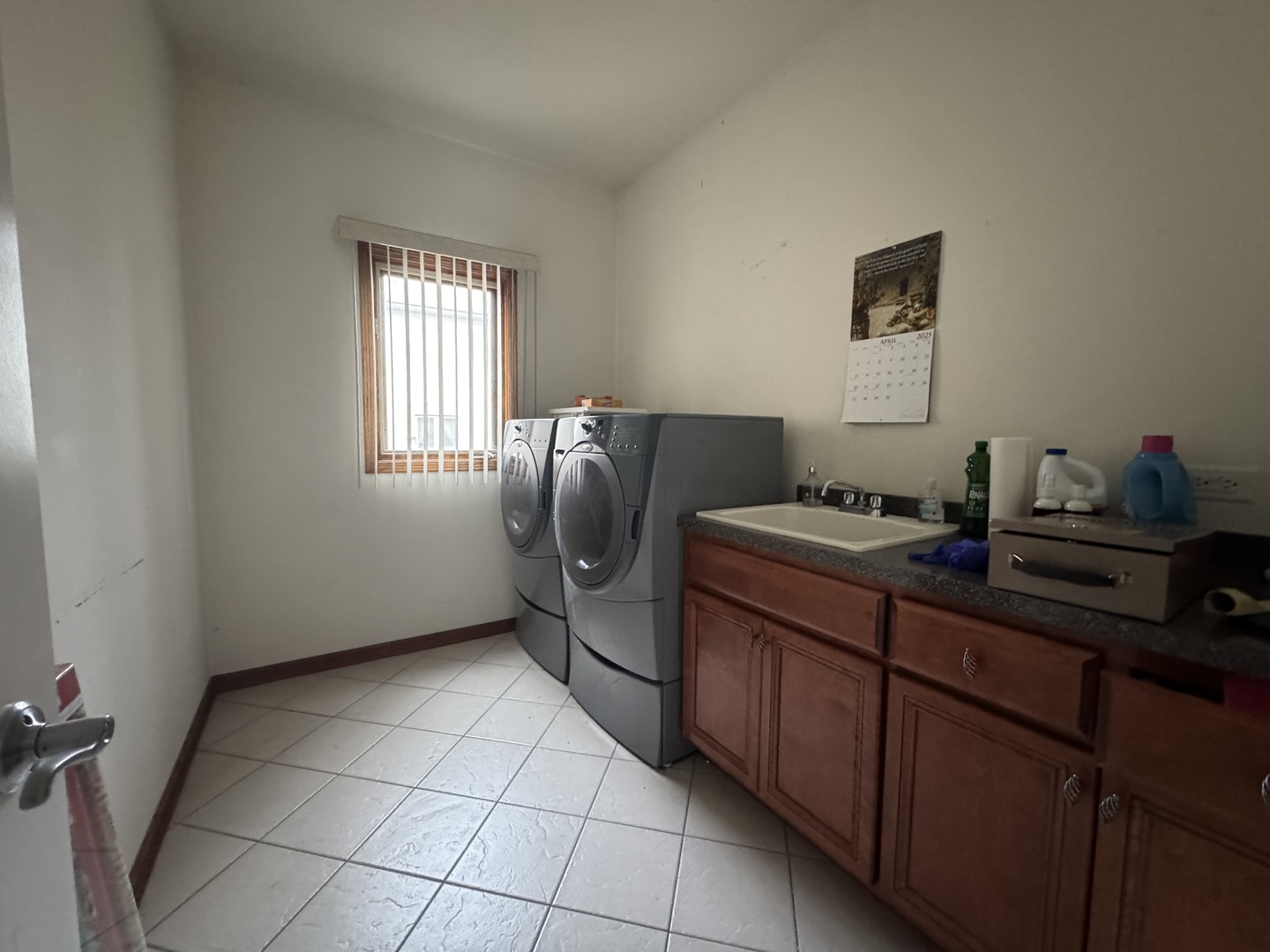 1008 Willow Road Matteson, IL 60443 - Photo 14 of 19 a room with a cabinets and appliances