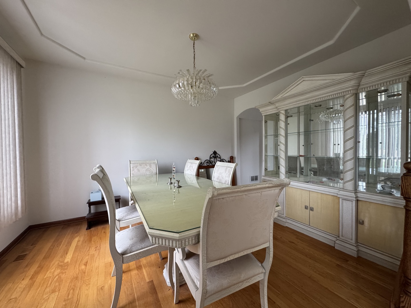 1008 Willow Road Matteson, IL 60443 - Photo 8 of 19 a dining room with furniture and window