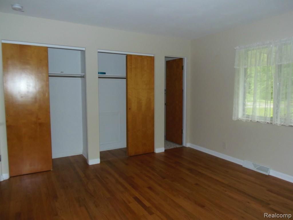 9444 Hyne Road Brighton, MI 48114 - Photo 16 of 34 Dual closets in MBR
