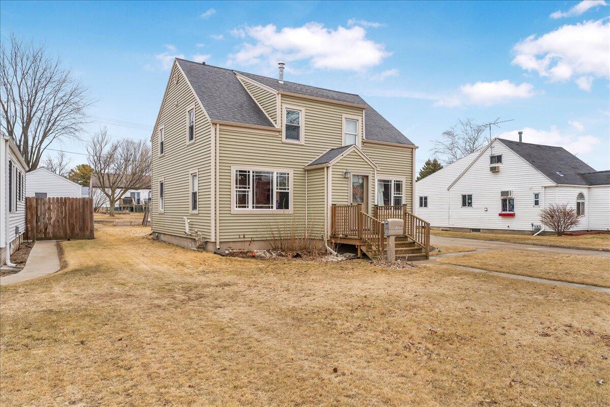 1124 Division Street Algoma, WI 54201 - Photo 2 of 37 02-33division