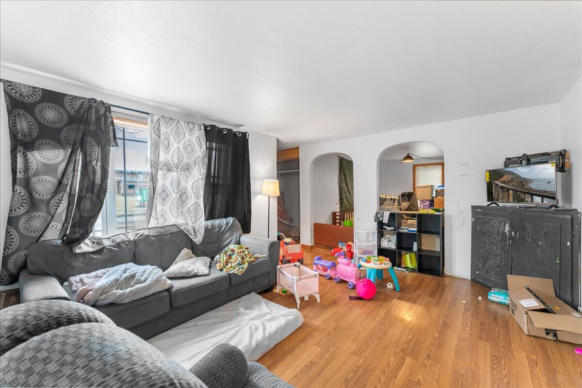 1124 Division Street Algoma, WI 54201 - Photo 4 of 37 23-18division