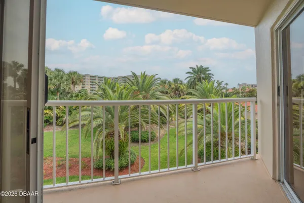 $2,270 | 3 Oceans W Boulevard, Unit 2B4, Daytona Beach, FL 32118