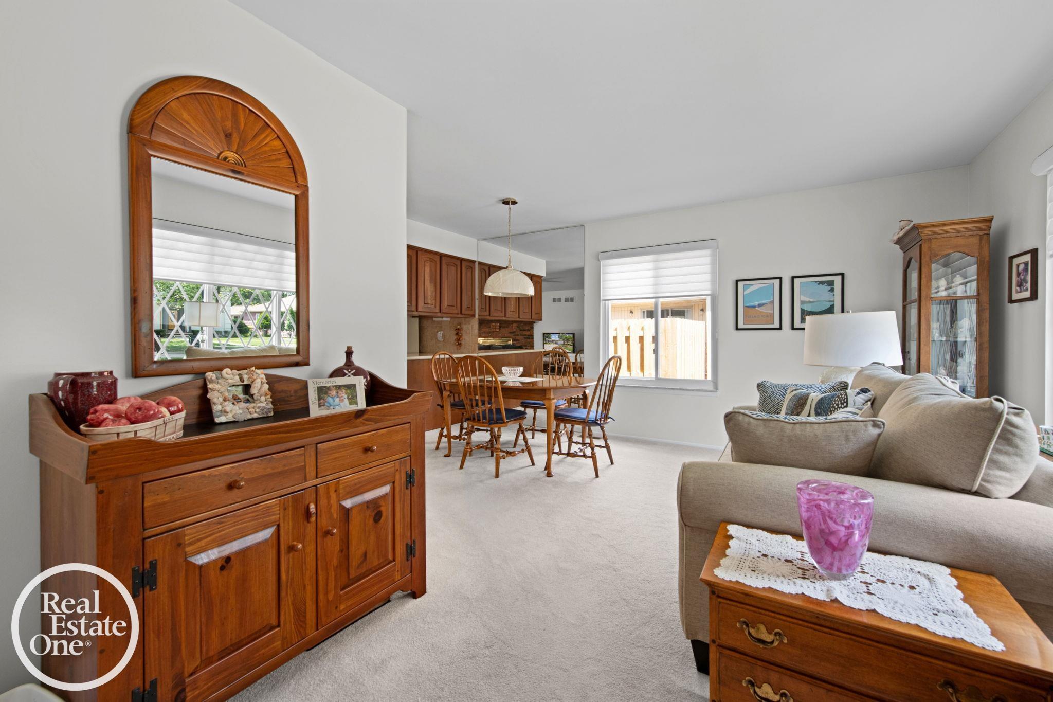 1196 Hawthorne Road Grosse Pointe, MI 48236 - Photo 10 of 40 Gallery Image 10
