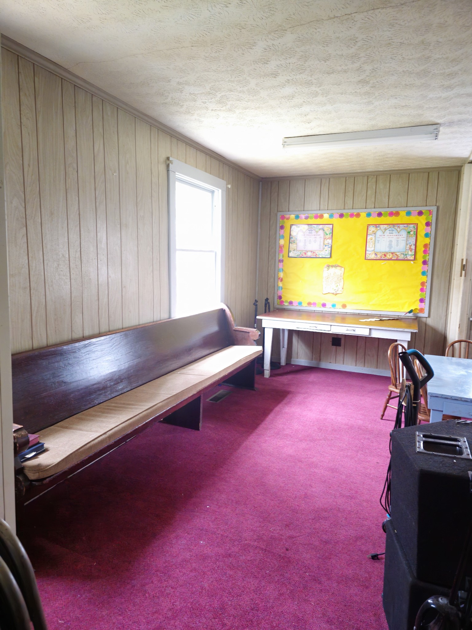 1124 Leach Road Cumberland Furnace, TN 37051 - Photo 13 of 18 a room with furniture and window