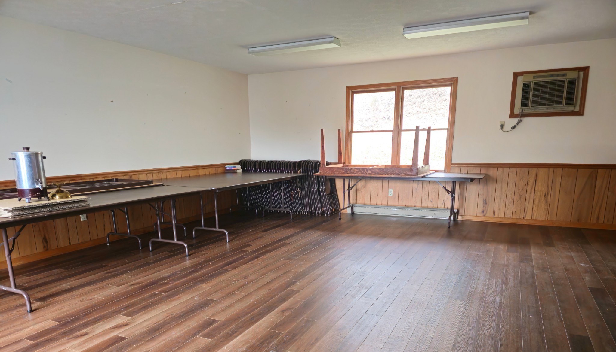 1124 Leach Road Cumberland Furnace, TN 37051 - Photo 16 of 18 a view of workspace with wooden floor and furniture