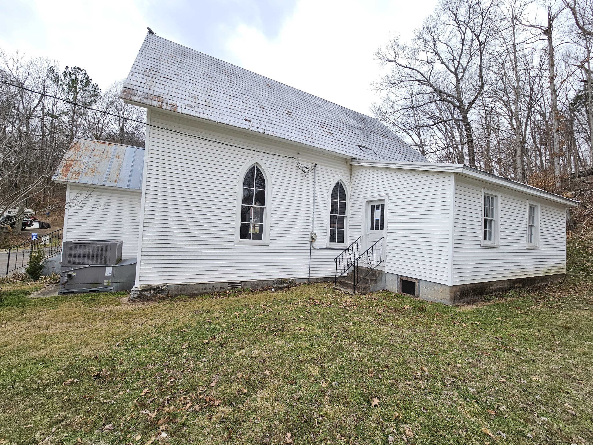 1124 Leach Road Cumberland Furnace, TN 37051 - Photo 4 of 18 a view of a house with a yard