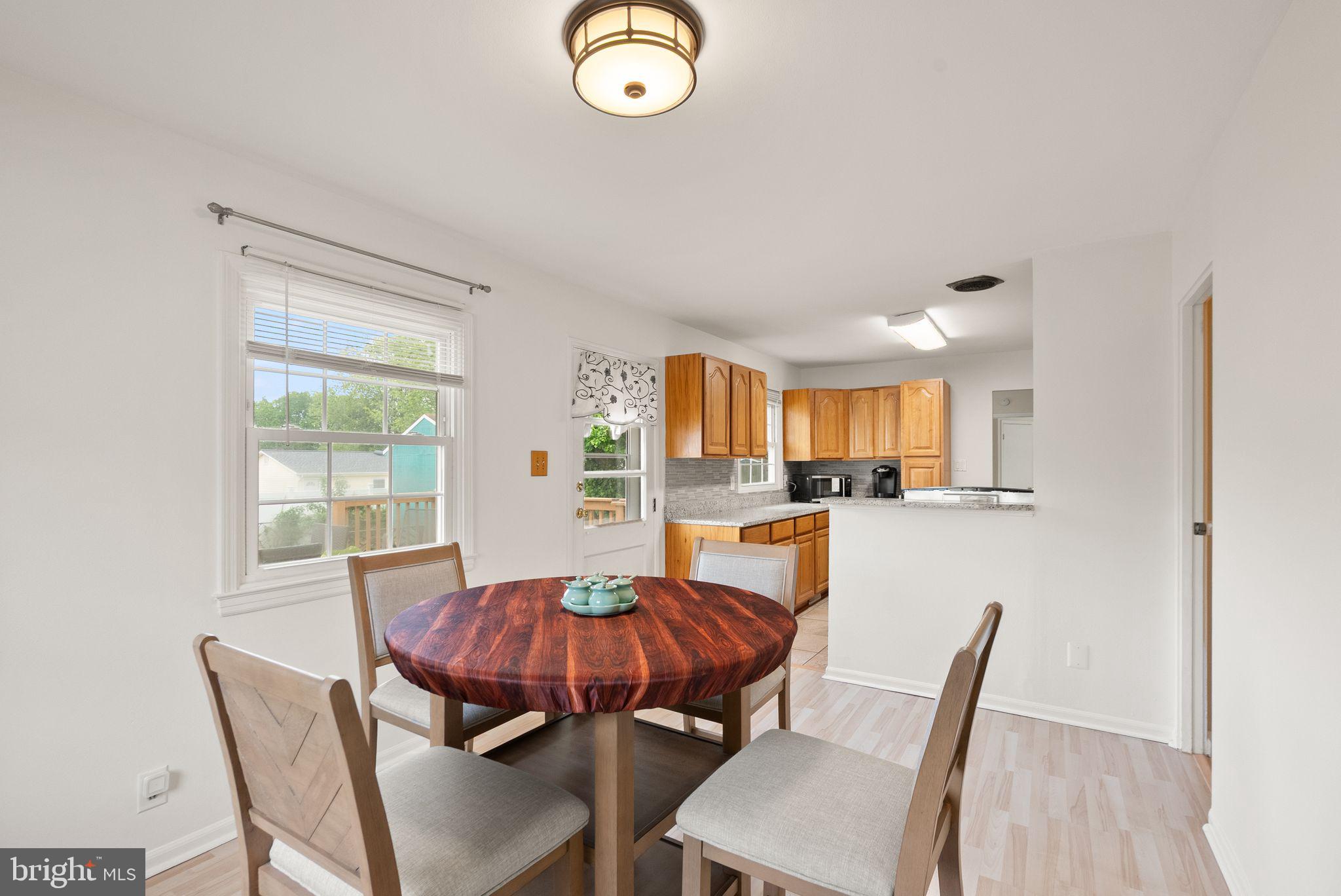 514 West Nettle Tree Road Sterling, VA 20164 - Photo 19 of 49 Spacious Dining area