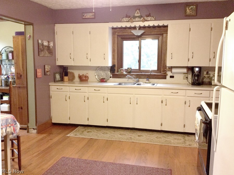 5650 Leroy Road Wakeman, OH 44889 - Photo 11 of 25 Large country kitchen