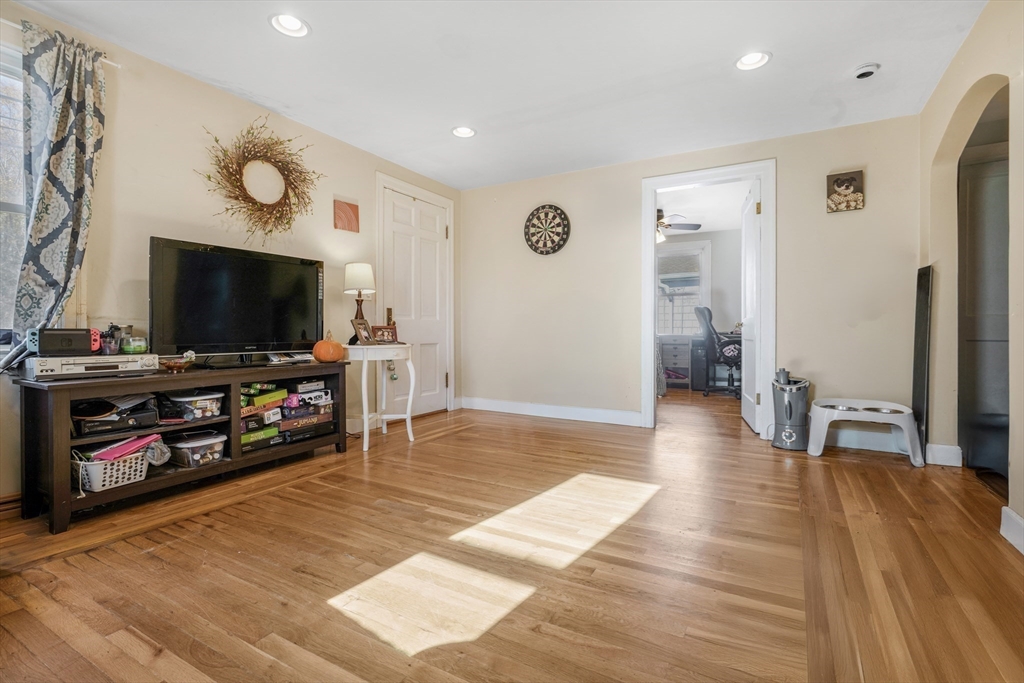 85 Forbes Street Riverside, RI 02915 - Photo 3 of 35 Gallery Image 3