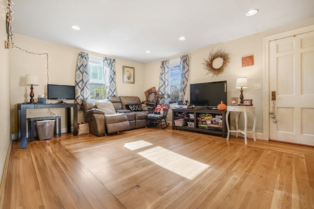 85 Forbes Street Riverside, RI 02915 - Photo 6 of 35 Gallery Image 6