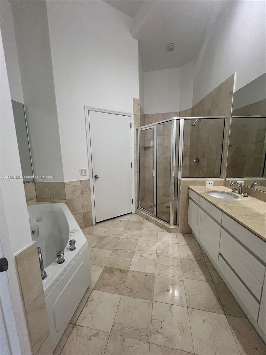 808 Brickell Key Drive, Unit 404 Miami, FL 33131 - Photo 15 of 29