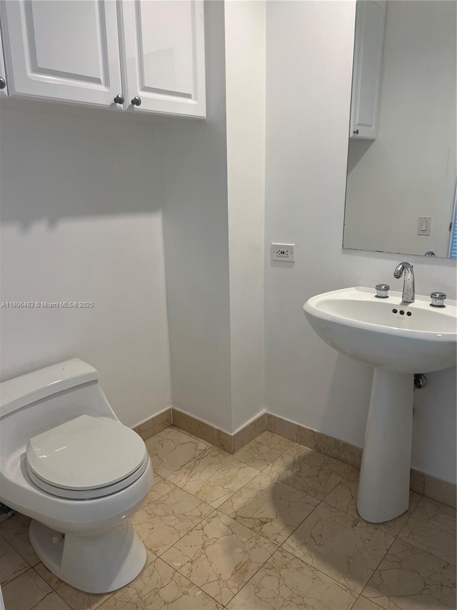 808 Brickell Key Drive, Unit 404 Miami, FL 33131 - Photo 17 of 29