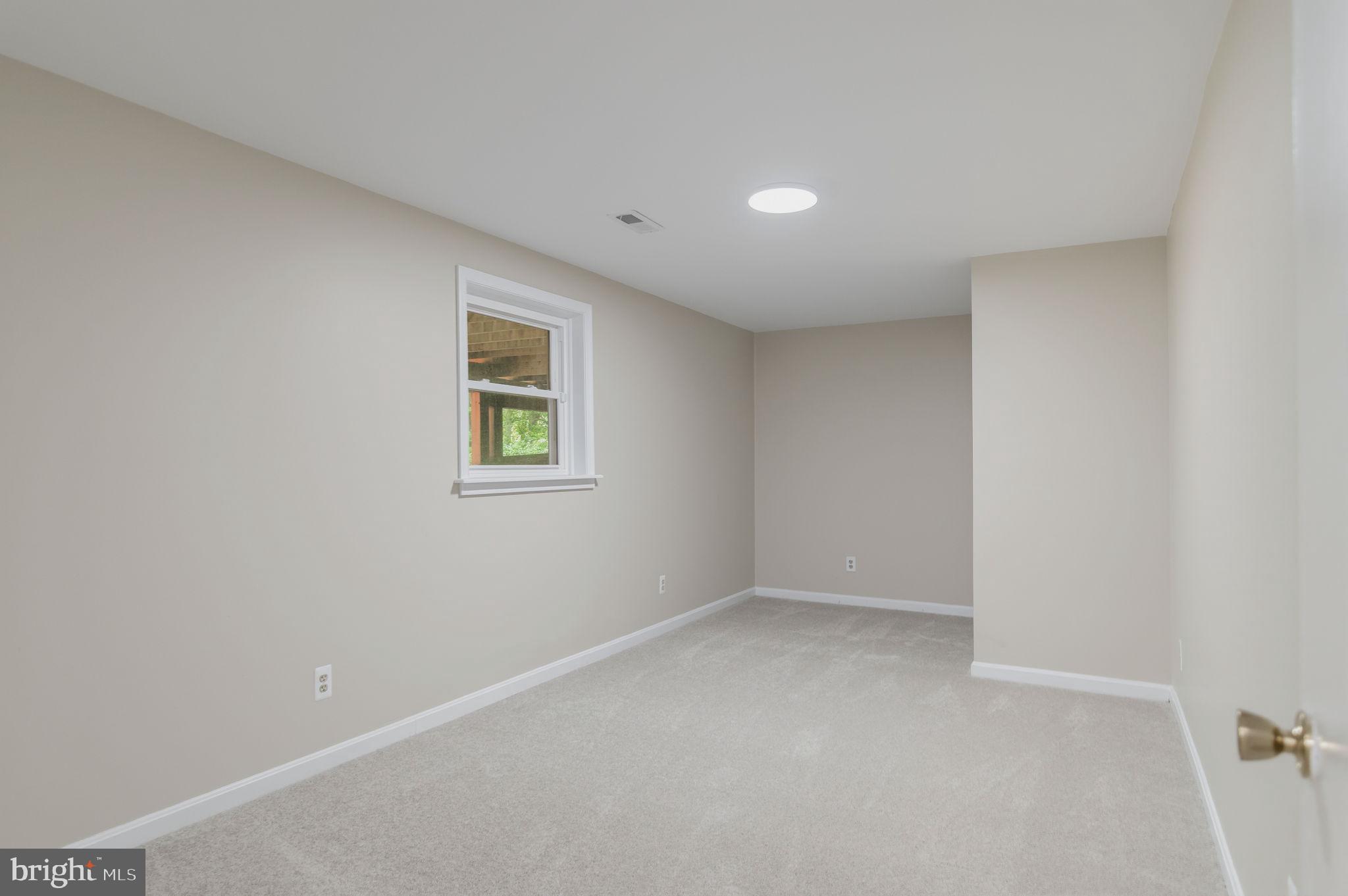 13593 Bethel Road Manassas, VA 20112 - Photo 41 of 54 4th bedroom/guest room with recessed lighting