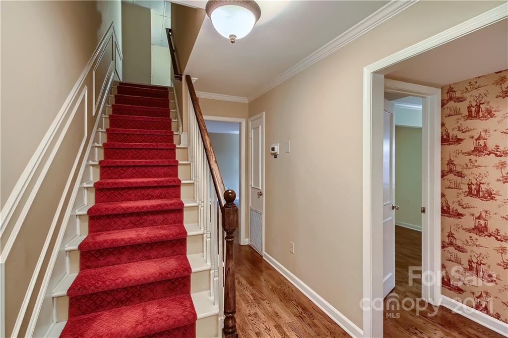 7040 Quail Hill Road Charlotte, NC 28210 - Photo 19 of 33 a view of entryway