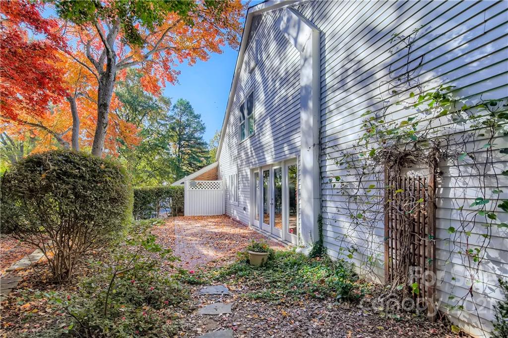 7040 Quail Hill Road Charlotte, NC 28210 - Photo 32 of 33 a view of a pathway with a house