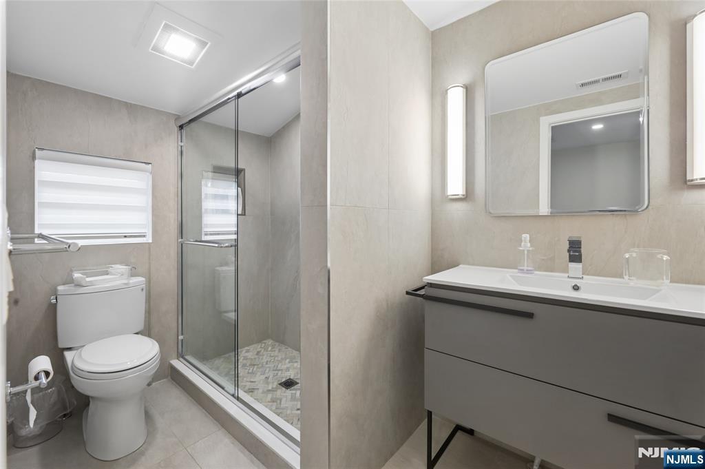 373 Briarcliffe Road Teaneck, NJ 07666 - Photo 20 of 29