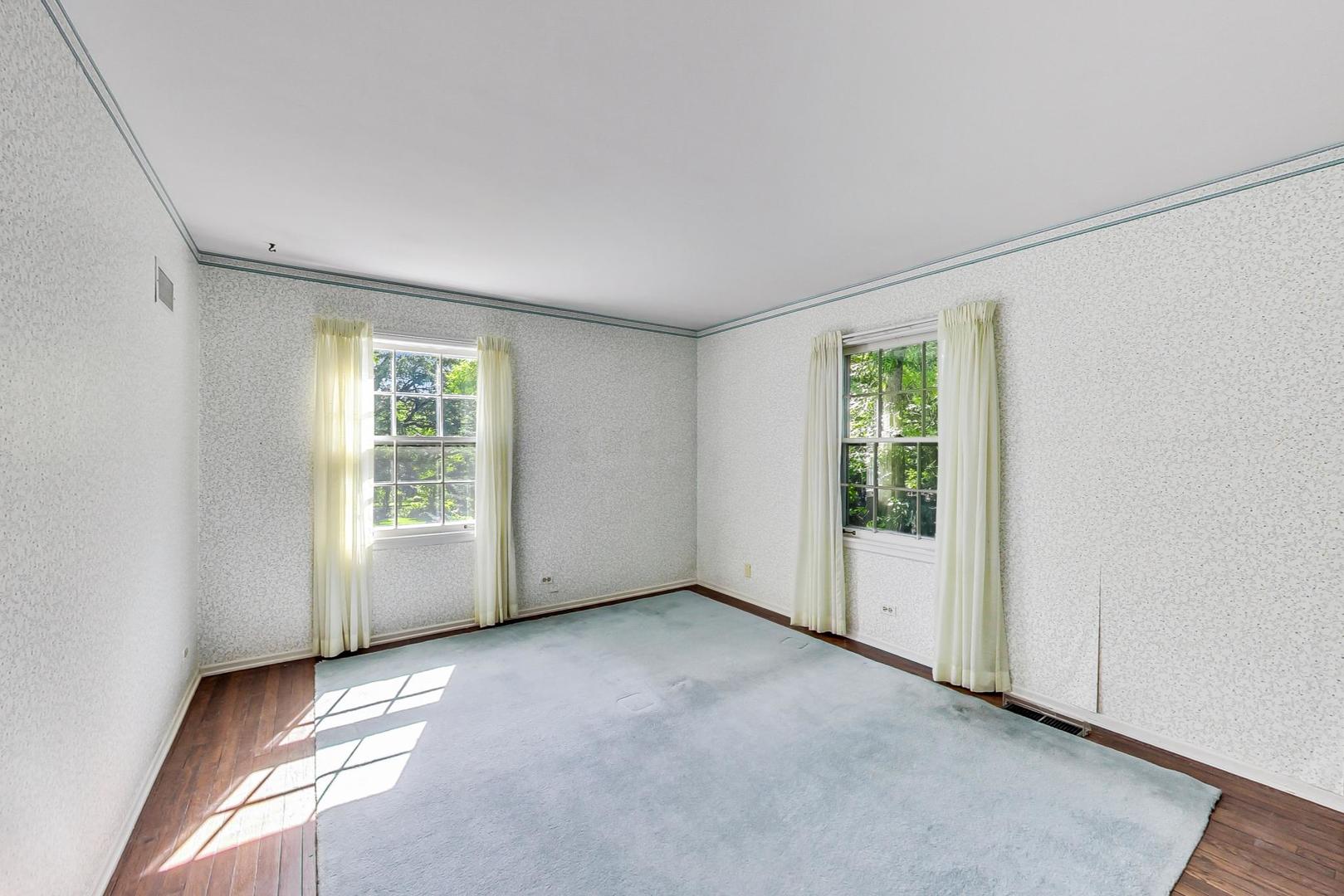 2441 Shannon Road Northbrook, IL 60062 - Photo 19 of 26 an empty room with windows