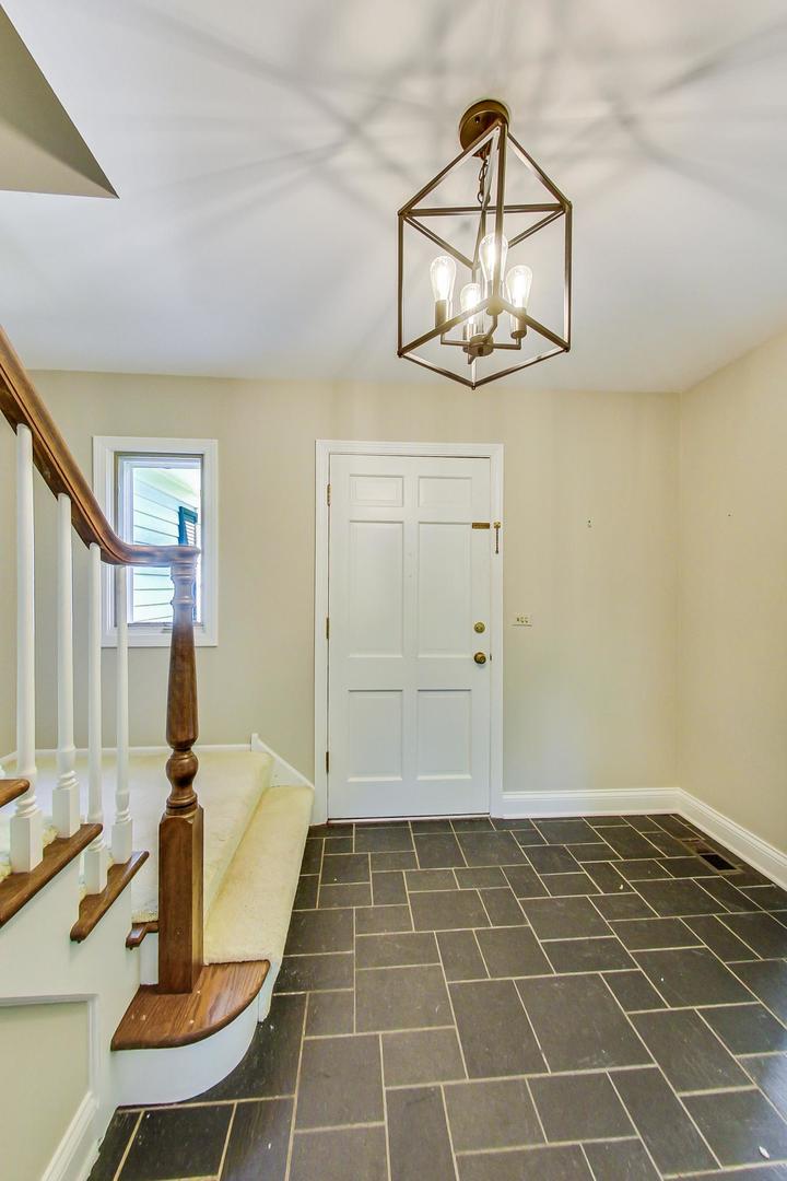 2441 Shannon Road Northbrook, IL 60062 - Photo 5 of 26 a view of a room with gym equipment