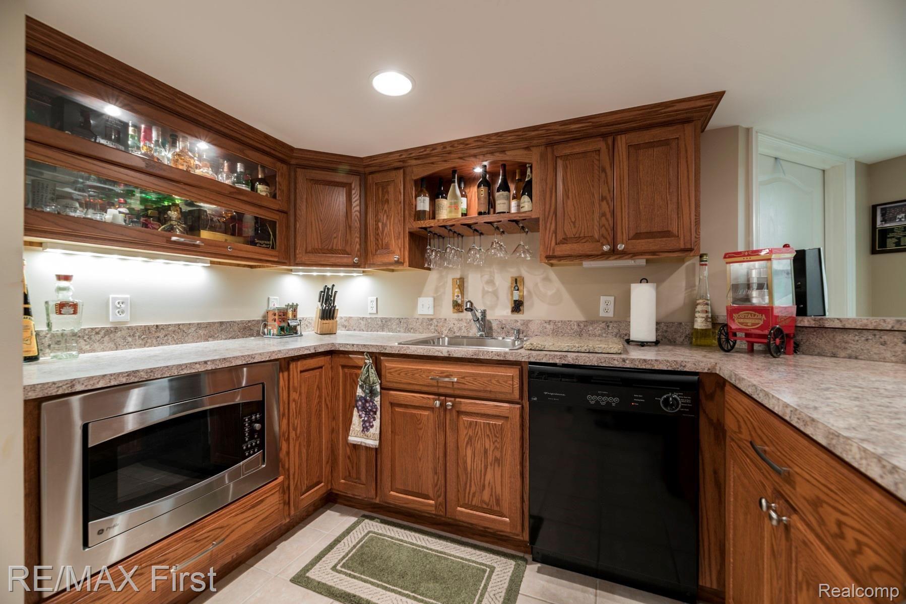 1374 Tulberry Court Rochester, MI 48306 - Photo 46 of 52 46.jpg