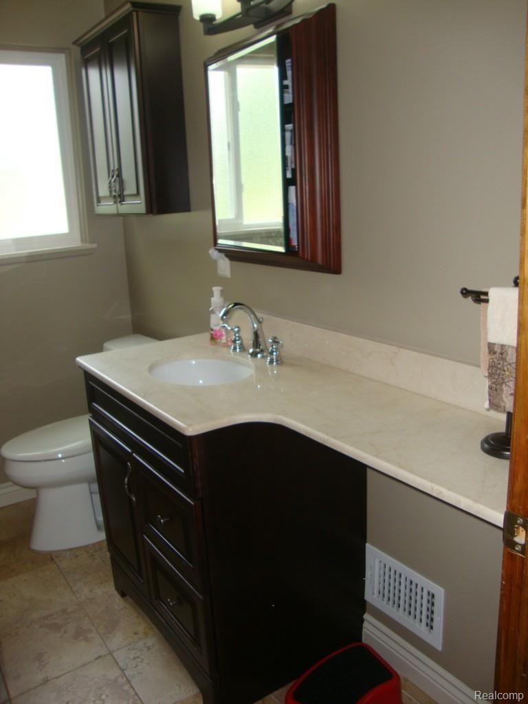 26296 Weigel Road New Boston, MI 48164 - Photo 9 of 25 Updated full bath