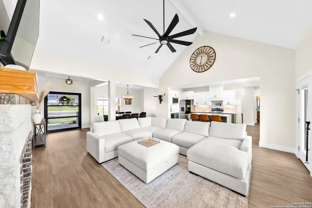 $605,000 | 100 East Magnolia Circle, La Vernia, TX 78121