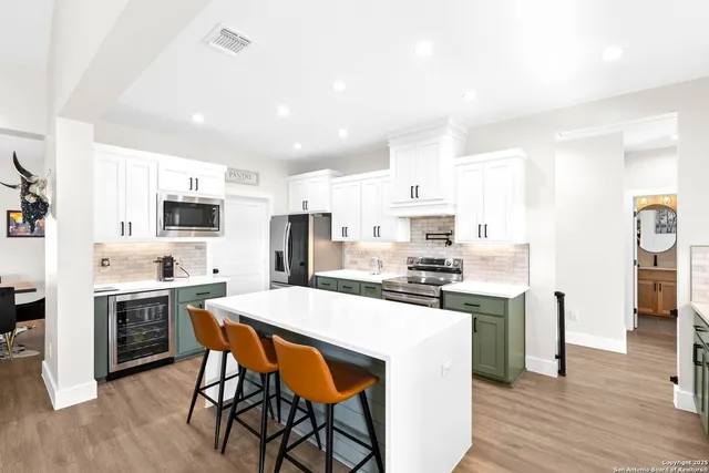 $605,000 | 100 East Magnolia Circle, La Vernia, TX 78121