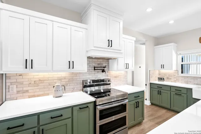 $605,000 | 100 East Magnolia Circle, La Vernia, TX 78121