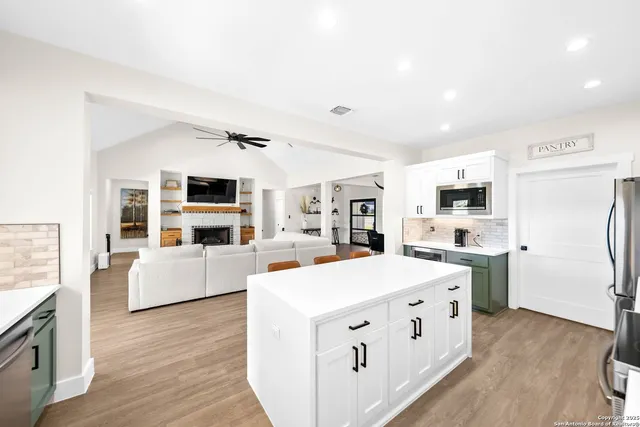 $605,000 | 100 East Magnolia Circle, La Vernia, TX 78121