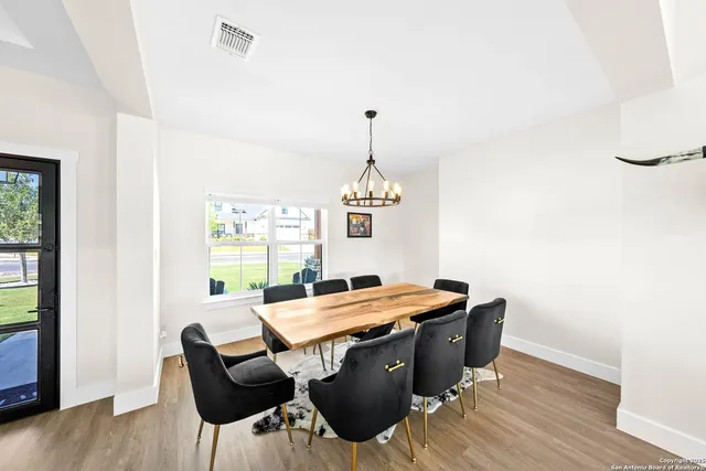 $605,000 | 100 East Magnolia Circle, La Vernia, TX 78121