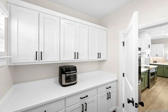 $605,000 | 100 East Magnolia Circle, La Vernia, TX 78121