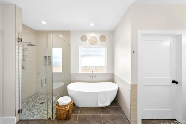 $605,000 | 100 East Magnolia Circle, La Vernia, TX 78121