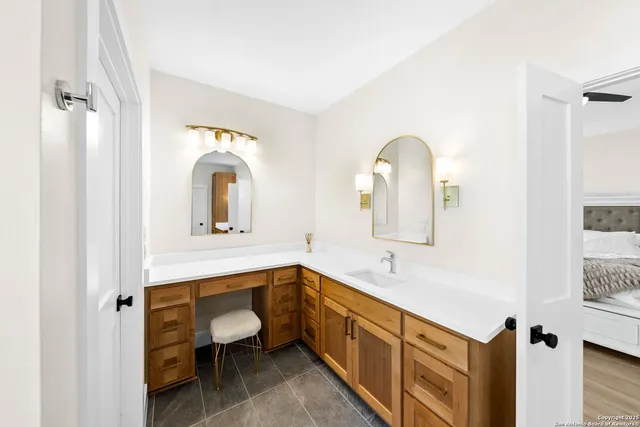 $605,000 | 100 East Magnolia Circle, La Vernia, TX 78121