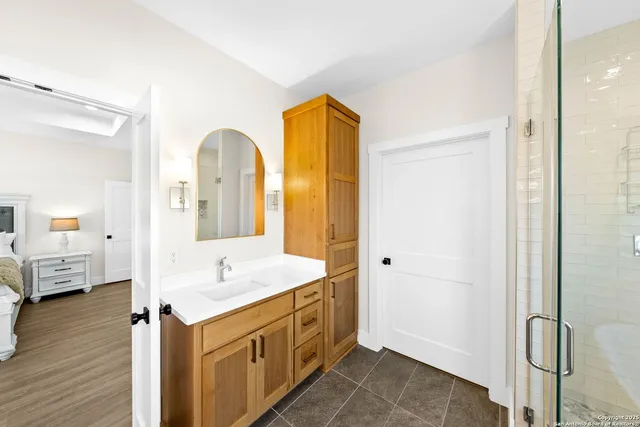 $605,000 | 100 East Magnolia Circle, La Vernia, TX 78121