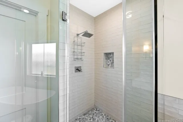 $605,000 | 100 East Magnolia Circle, La Vernia, TX 78121