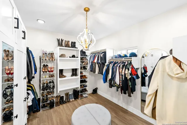 $605,000 | 100 East Magnolia Circle, La Vernia, TX 78121