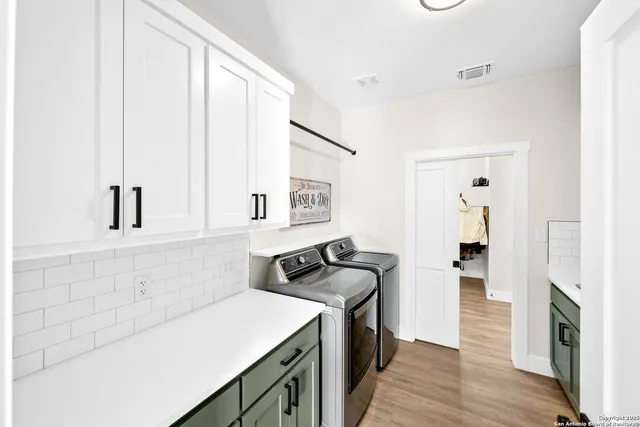 $605,000 | 100 East Magnolia Circle, La Vernia, TX 78121