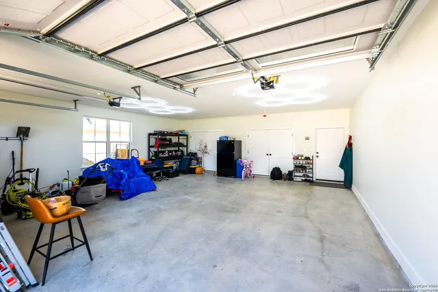 $605,000 | 100 East Magnolia Circle, La Vernia, TX 78121