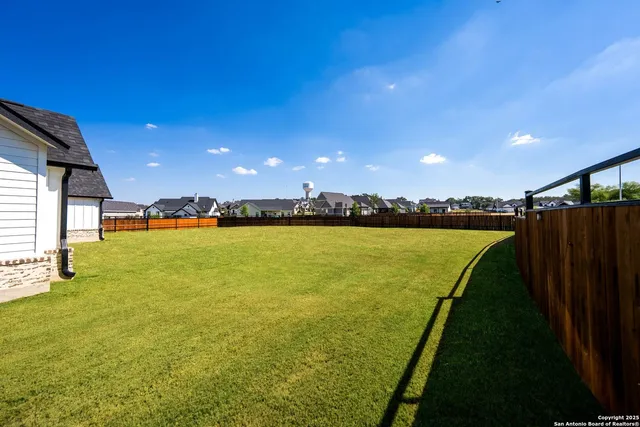 $605,000 | 100 East Magnolia Circle, La Vernia, TX 78121