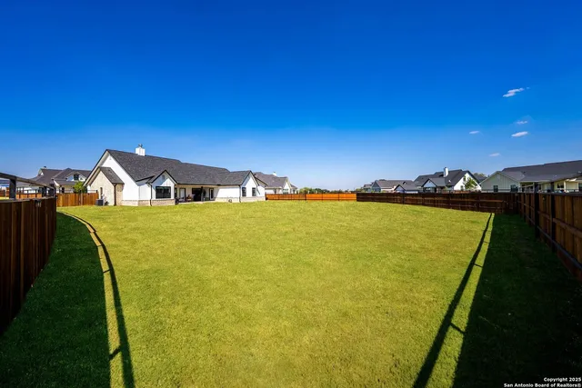 $605,000 | 100 East Magnolia Circle, La Vernia, TX 78121