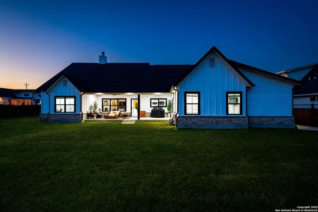 $605,000 | 100 East Magnolia Circle, La Vernia, TX 78121