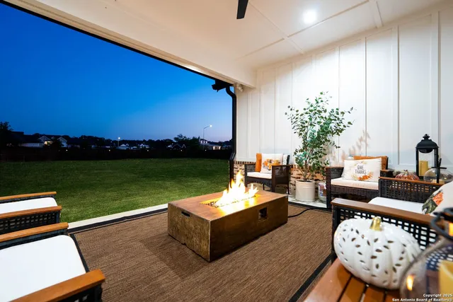 $605,000 | 100 East Magnolia Circle, La Vernia, TX 78121