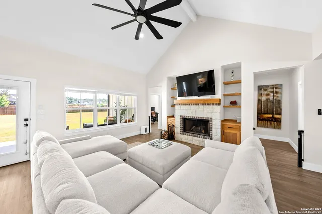 $605,000 | 100 East Magnolia Circle, La Vernia, TX 78121