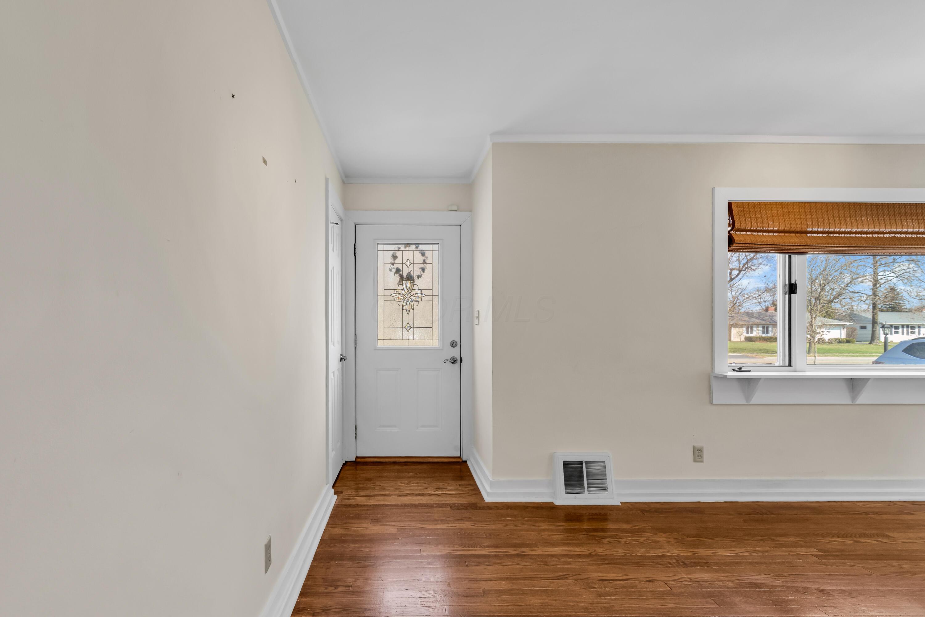 2033 Zollinger Road Columbus, OH 43221 - Photo 7 of 44 • Hardwood flooring
• Ivory painted walls
• Coat closet
• Open to Living Room