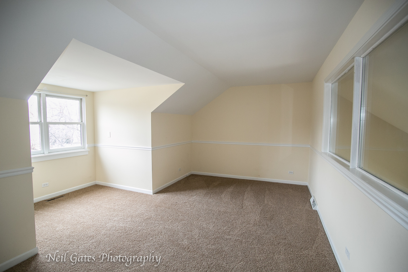 586 Roxbury Drive Naperville, IL 60565 - Photo 17 of 39 an empty room with windows