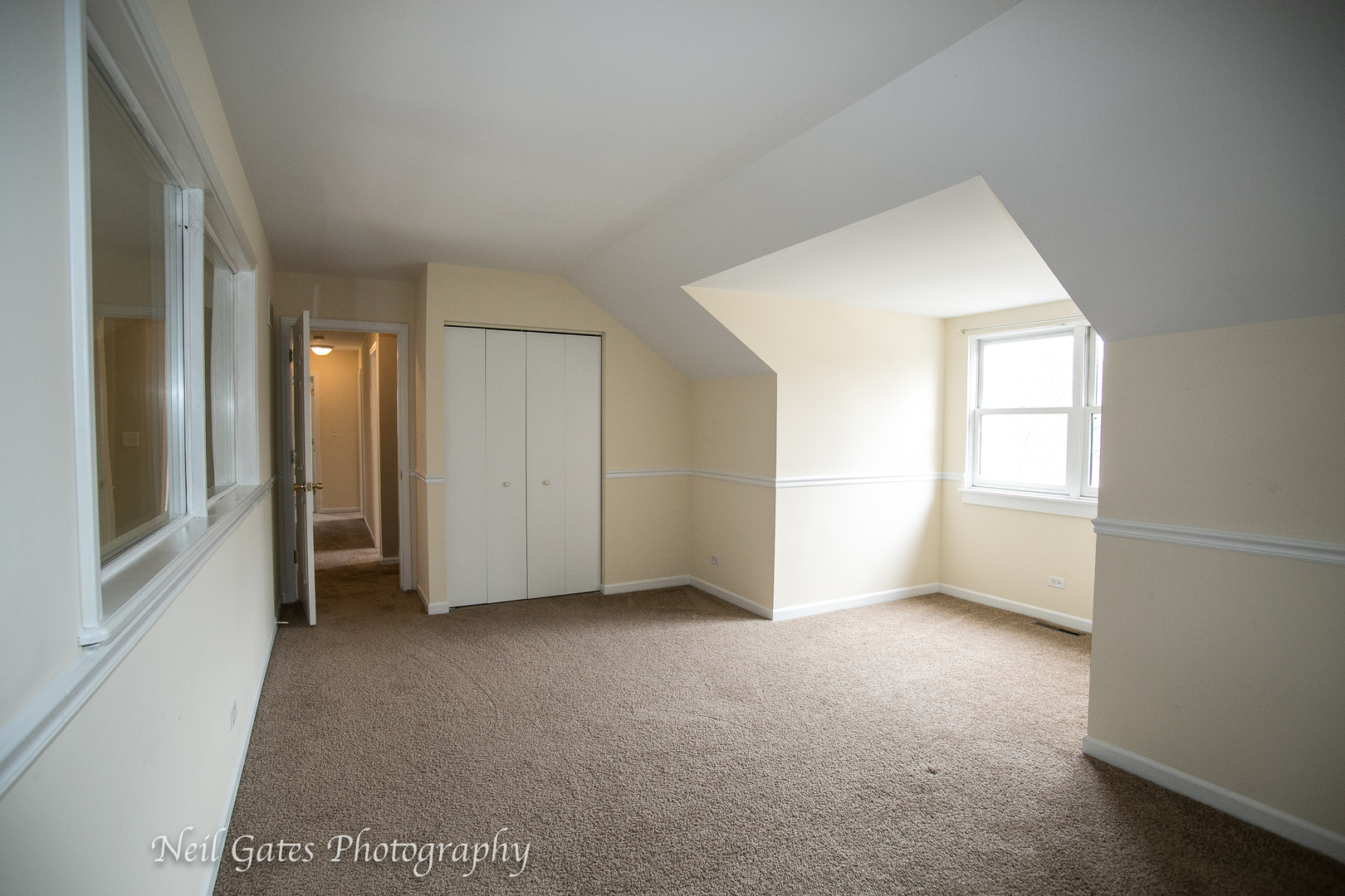 586 Roxbury Drive Naperville, IL 60565 - Photo 18 of 39 a view of an empty room with a window