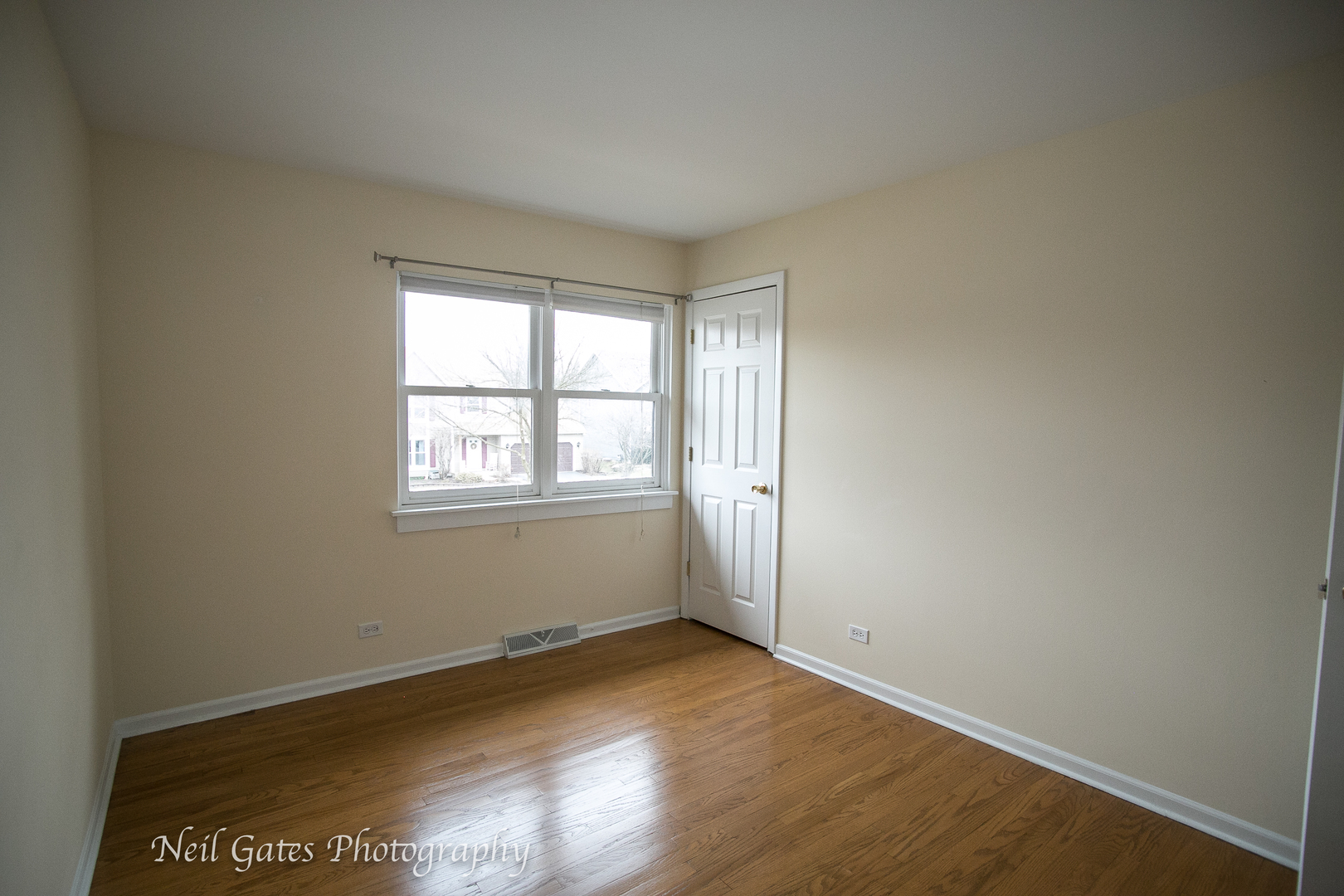 586 Roxbury Drive Naperville, IL 60565 - Photo 20 of 39 an empty room with wooden floor and windows