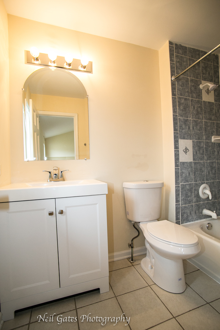 586 Roxbury Drive Naperville, IL 60565 - Photo 29 of 39 a bathroom with a toilet sink and mirror