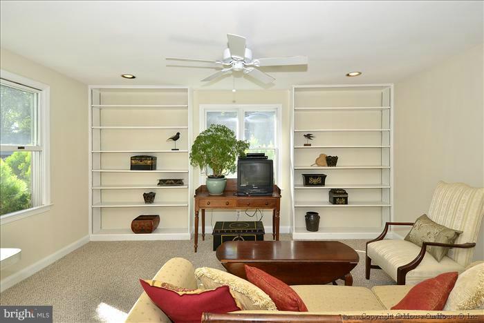 10102 Portland Road Silver Spring, MD 20901 - Photo 14 of 30 Family Room